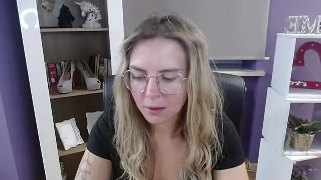 Zoey Erotic online show from September 2025 04:30:02 AM