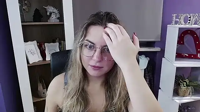 Zoey Erotic online show from October 2025 04:24:02 AM