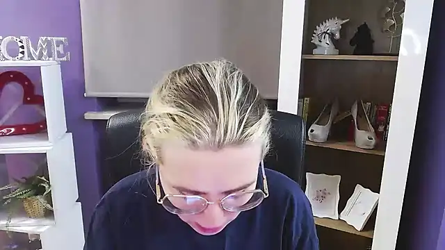 Zoey Erotic online show from February 2026 05:38:01 AM