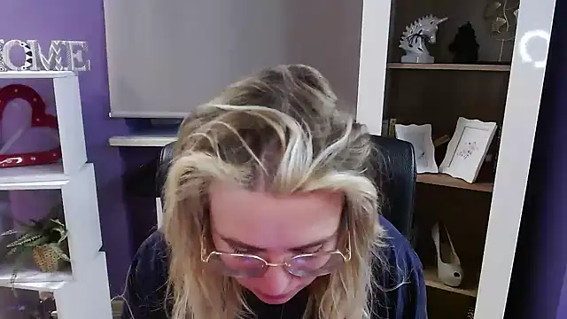 Zoey Erotic online show from February 2026 05:48:02 AM