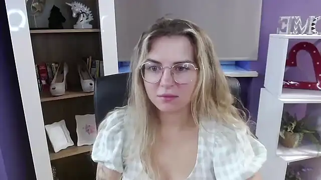 Zoey Erotic online show from September 2025 04:33:01 AM