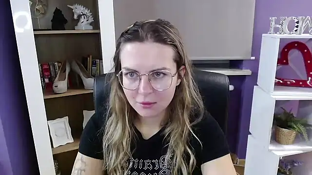 Zoey Erotic online show from October 2025 04:32:01 AM