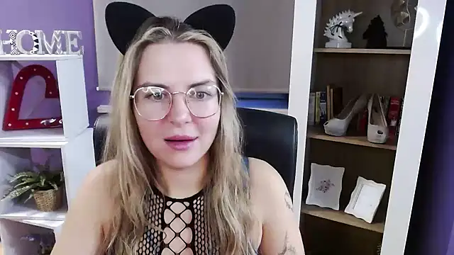 Zoey Erotic online show from October 2025 05:48:01 AM