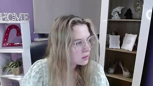 Zoey Erotic online show from November 2025 05:30:02 AM