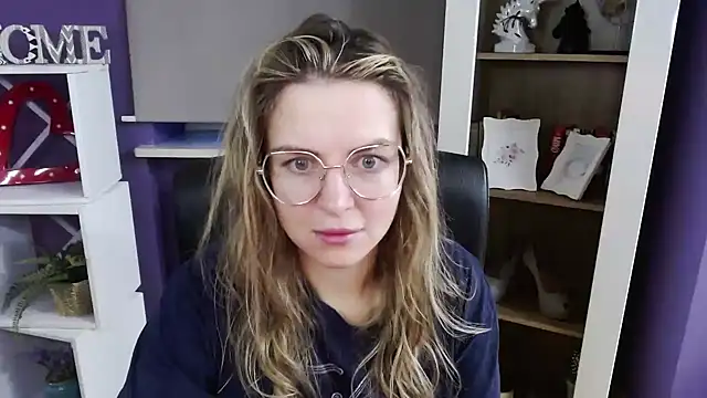 Zoey Erotic online show from November 2025 06:17:01 AM