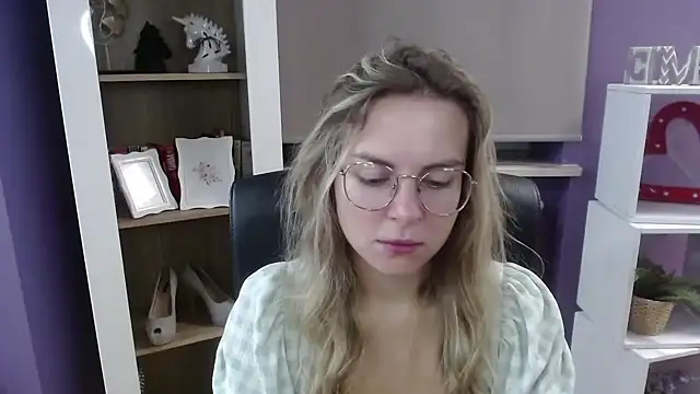 Zoey Erotic online show from October 2025 04:27:01 AM