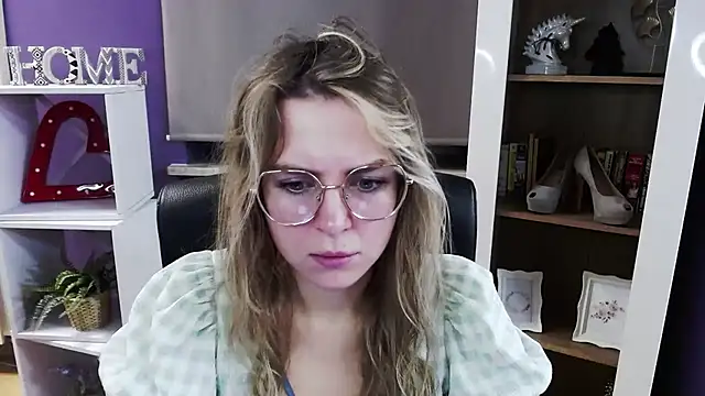 Zoey Erotic online show from December 2025 05:31:02 AM