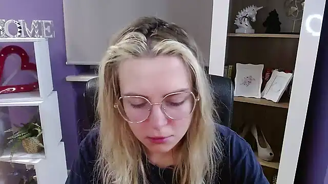 Zoey Erotic online show from February 2026 05:37:01 AM