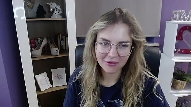 Zoey Erotic online show from September 2025 04:27:01 AM