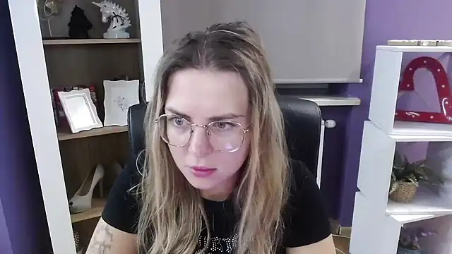 Zoey Erotic online show from October 2025 04:25:02 AM