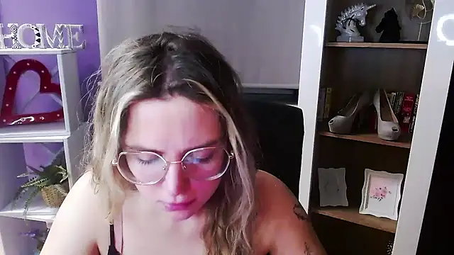 Zoey Erotic online show from January 2026 05:44:02 AM