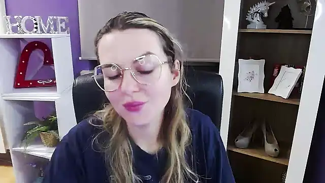 Zoey Erotic online show from December 2025 06:18:02 AM