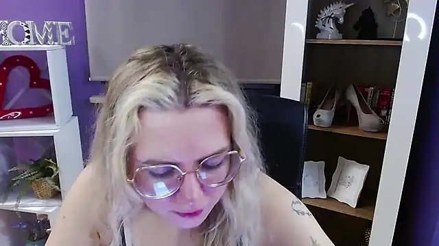 Zoey Erotic online show from February 2026 05:41:02 AM