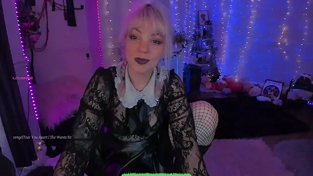 AliceW0lf online show from November 2025 06:33:02 PM