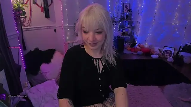 AliceW0lf online show from November 2025 08:02:01 PM