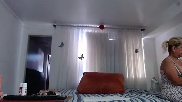 linapalacios online show from January 2026 05:38:01 PM