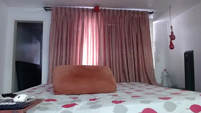 Snapshot of linapalacios chatting on June 2026 10:32:02 PM linapalacios online show from June 2026 10:32:02 PM