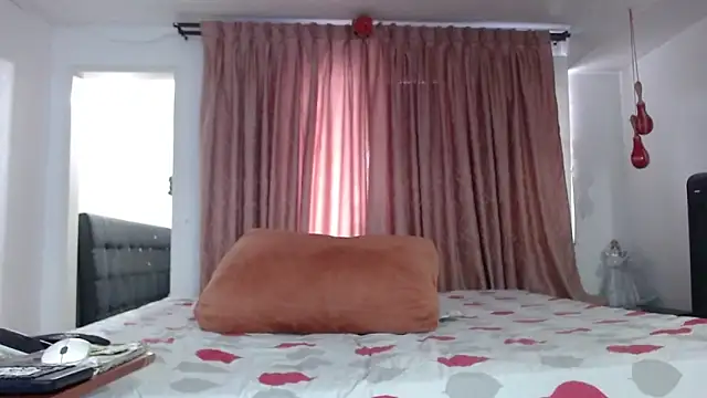 linapalacios online show from May 2026 12:44:01 PM