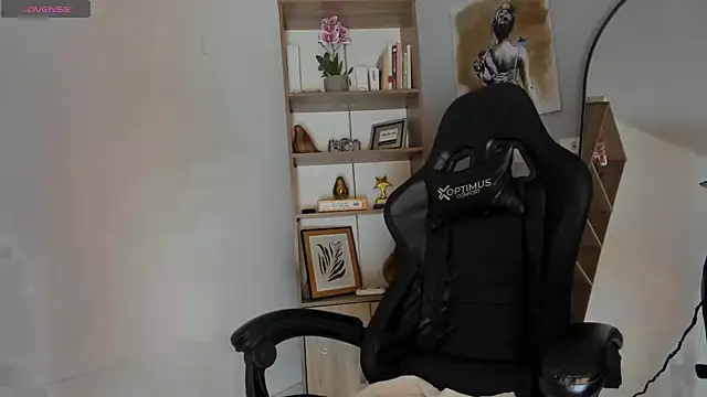 Snapshot of sophia18- chatting on October 2025 09:04:02 PM sophia18- online show from October 2025 09:04:02 PM