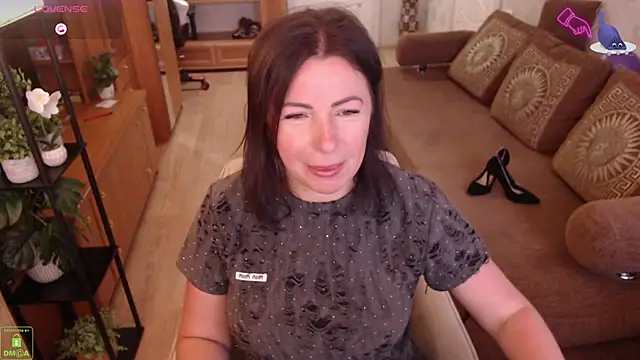 LauraClarck online show from May 2026 06:02:01 AM