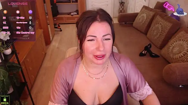 LauraClarck online show from April 2026 05:11:02 AM