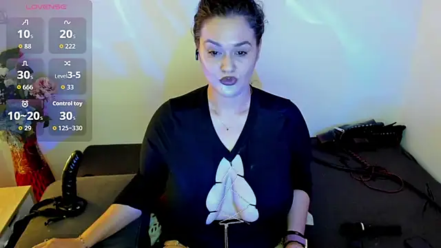 Snapshot of Laura_sinner chatting on June 2026 04:23:01 PM Laura sinner online show from June 2026 04:23:01 PM