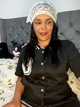 Kataliina online show from November 2025 07:03:01 PM