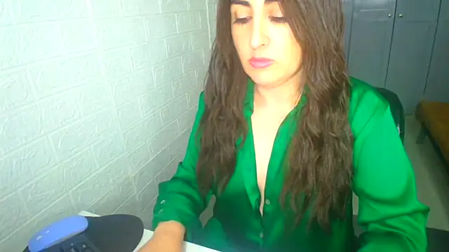 naughty sarahh online show from September 2025 10:20:02 PM
