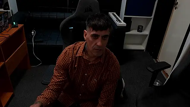 Elnonoykeila77 online show from April 2026 07:30:01 PM