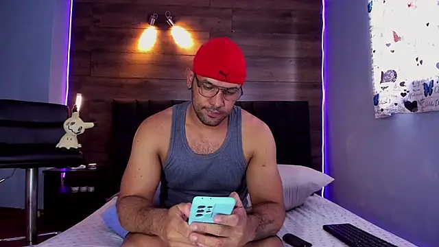 anthonylatynxd online show from November 2025 09:30:02 PM