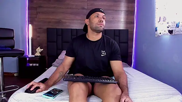 anthonylatynxd online show from November 2025 06:34:02 PM