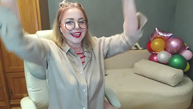 Snapshot of Cute_sun chatting on February 2025 08:18:01 PM Cute sun online show from February 2025 08:18:01 PM