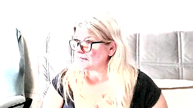 Diana 49 online show from April 2026 07:42:01 PM