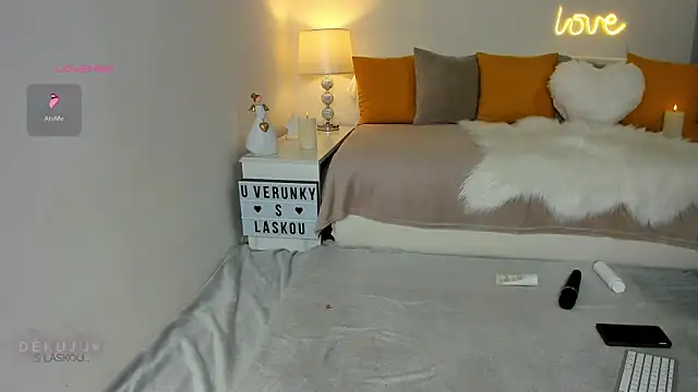 Snapshot of KVerunce chatting on December 2024 09:34:01 PM KVerunce online show from December 2024 09:34:01 PM