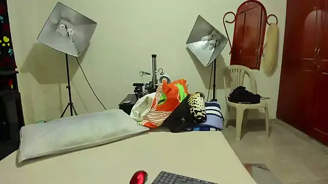 Snapshot of ashley_rossez7 chatting on December 2024 12:08:02 AM ashley rossez7 online show from December 2024 12:08:02 AM