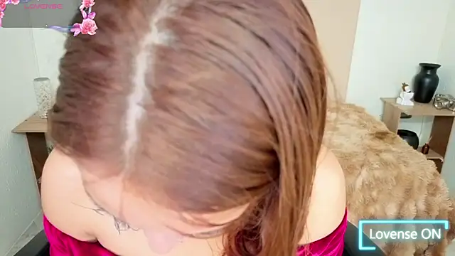 Snapshot of AnisiaFarina chatting on October 2025 11:42:01 AM AnisiaFarina online show from October 2025 11:42:01 AM