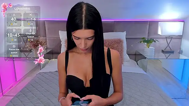 JasmiLyn online show from September 2025 05:10:01 AM