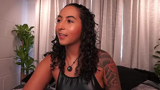 agatha collins  online show from November 2025 07:24:02 PM