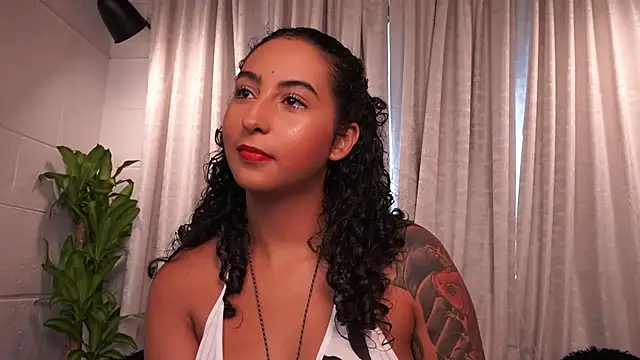 agatha collins  online show from November 2025 07:36:02 PM