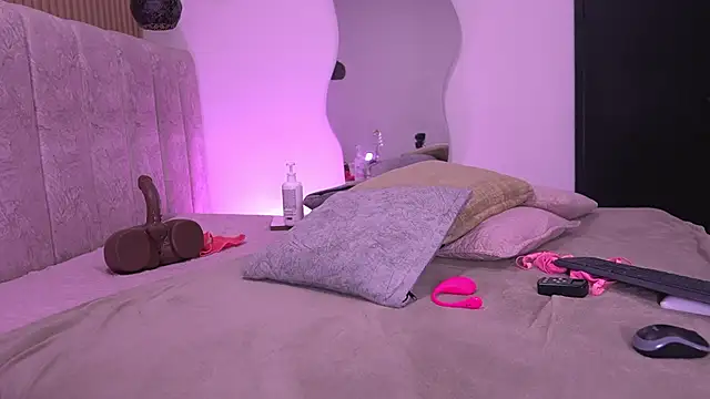 violeta aroca online show from July 2026 07:23:02 AM