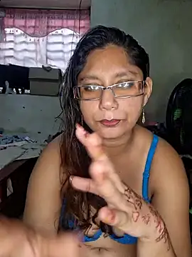 Snapshot of Sivanija_21 chatting on February 2025 01:11:02 PM Sivanija 21 online show from February 2025 01:11:02 PM