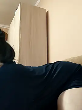 Zulfiya Bruce online show from December 2025 06:14:02 PM