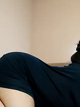 Zulfiya Bruce online show from December 2025 06:56:02 PM