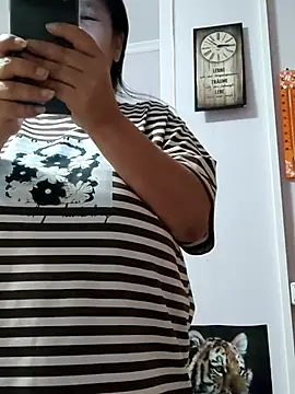 Zulfiya Bruce online show from October 2025 04:29:01 PM