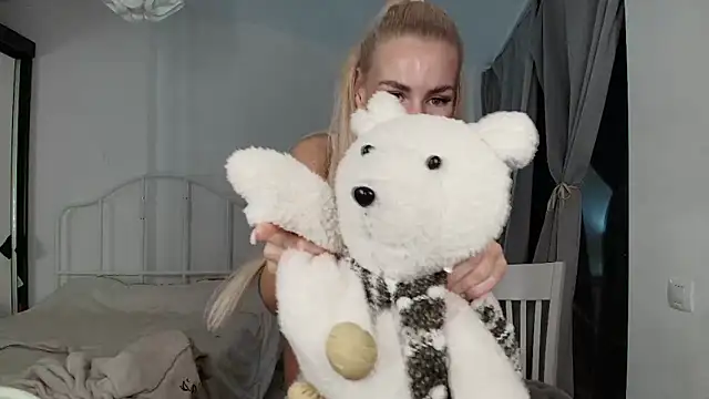 Roshana16 online show from November 2025 09:02:01 PM