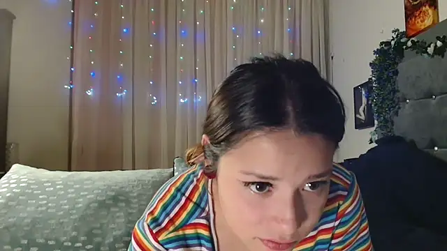 Snapshot of 3littleschoolteens chatting on November 2025 05:11:02 AM 3littleschoolteens online show from November 2025 05:11:02 AM