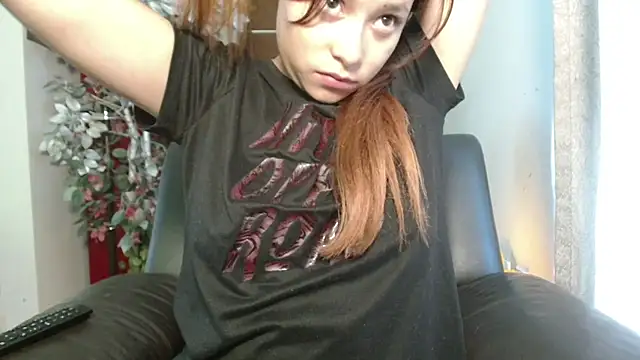 Snapshot of 3littleschoolteens chatting on September 2025 04:06:02 PM 3littleschoolteens online show from September 2025 04:06:02 PM