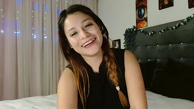 Snapshot of 3littleschoolteens chatting on November 2025 07:47:02 AM 3littleschoolteens online show from November 2025 07:47:02 AM