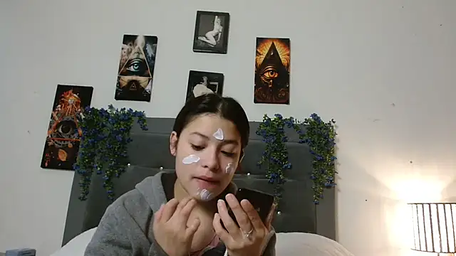 Snapshot of 3littleschoolteens chatting on December 2025 06:08:01 PM 3littleschoolteens online show from December 2025 06:08:01 PM