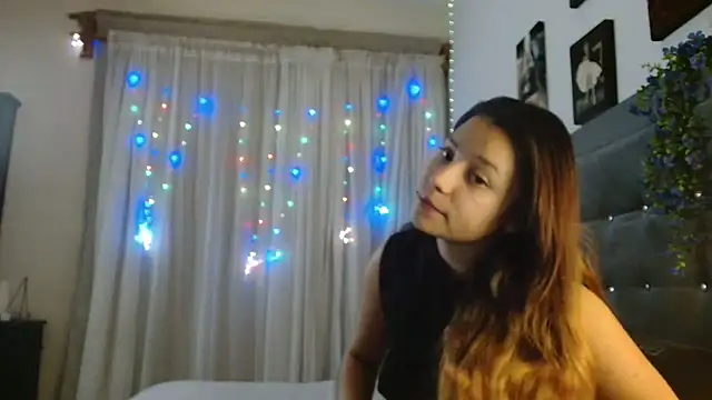 Snapshot of 3littleschoolteens chatting on December 2025 08:08:02 AM 3littleschoolteens online show from December 2025 08:08:02 AM